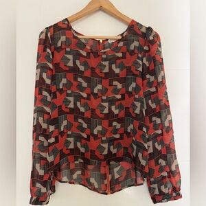 🛍️$5 SALE - Mine Geometrical Zipper Back Top, size medium.